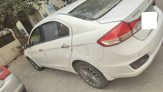 https://images10.gaadi.com/usedcar_image/4220829/original/processed_99fa7f04-56b3-4429-a44a-c39e08eb2ac2.jpg?imwidth=6402