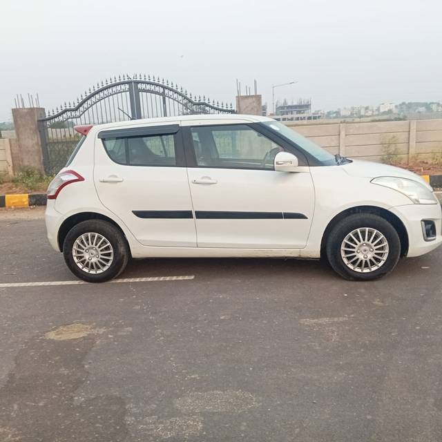 https://images10.gaadi.com/usedcar_image/4220881/original/7a49512a9bbf3d7ad90b8993311e990a.jpg?imwidth=6401