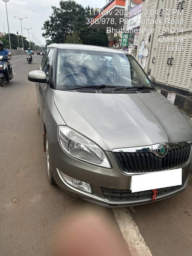 https://images10.gaadi.com/usedcar_image/4221011/original/processed_45d1e125e3e444585747565de96183a1.jpg?imwidth=6400