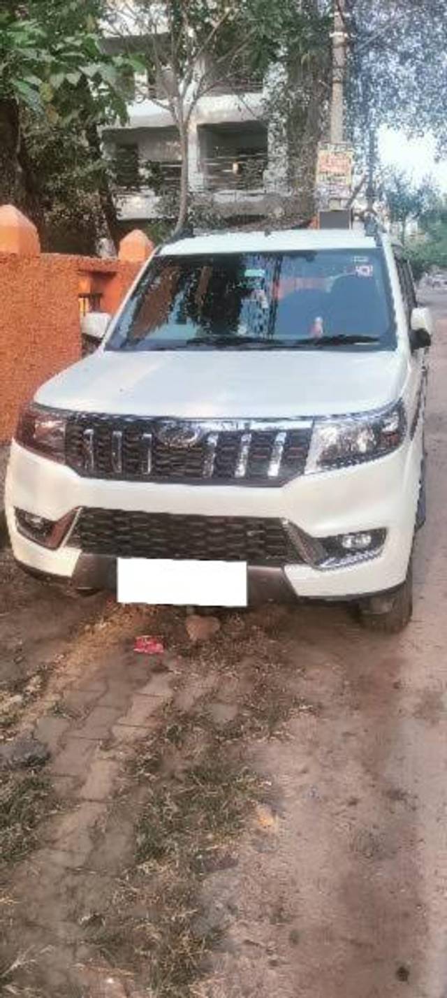 https://images10.gaadi.com/usedcar_image/4221020/original/processed_f287ef28-f025-4e43-869b-6a85041a2d12.jpg?imwidth=6400