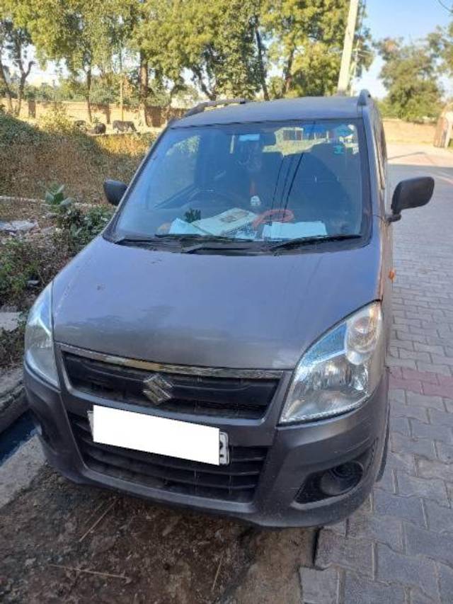 https://images10.gaadi.com/usedcar_image/4221073/original/processed_0c8d97fc-6994-4f35-8631-c88fc80c8645.jpg?imwidth=6400