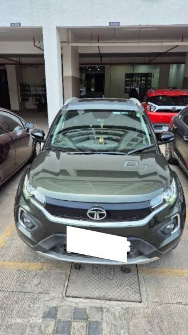 https://images10.gaadi.com/usedcar_image/4221150/original/processed_0eb75b47-d6e8-4cfb-82d0-2785f93fd76d.jpg?imwidth=6402