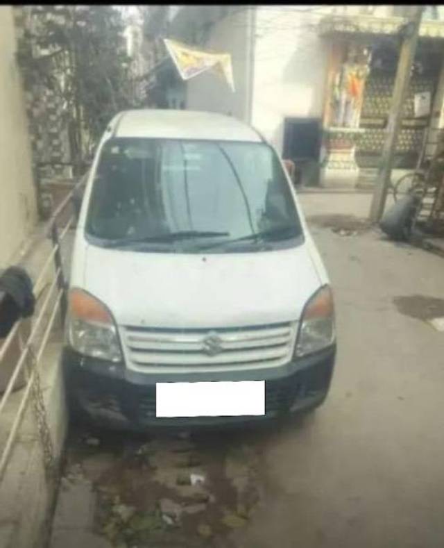 https://images10.gaadi.com/usedcar_image/4221170/original/processed_a7ed145d-61a3-464a-8c17-21209e200170.jpg?imwidth=6400