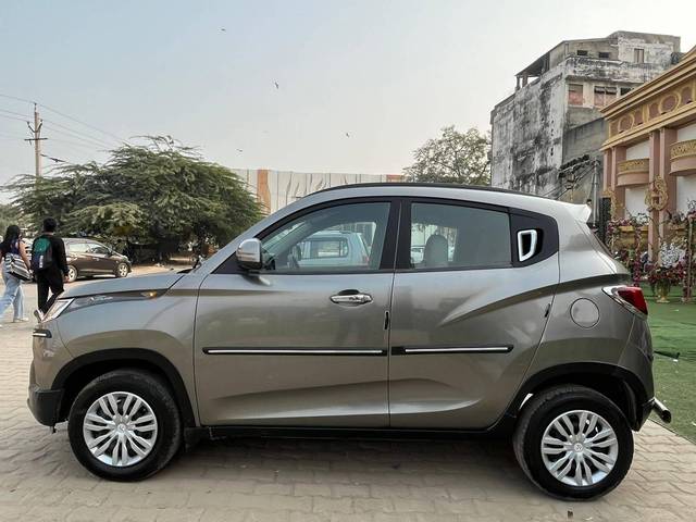 https://images10.gaadi.com/usedcar_image/4221203/original/processed_224ab448d9b4aa2abb7cca4fd193b95e.jpg?imwidth=6402