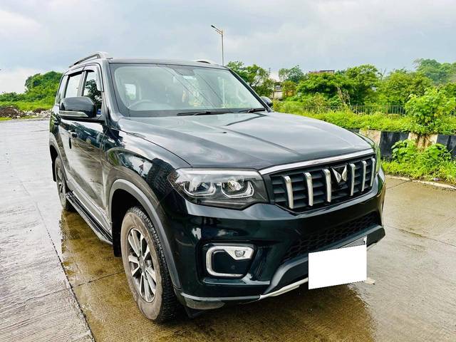 https://images10.gaadi.com/usedcar_image/4221225/original/processed_f83b0b23-4ff4-4b4b-a1cd-fe8f4f792c81.jpeg?imwidth=6400