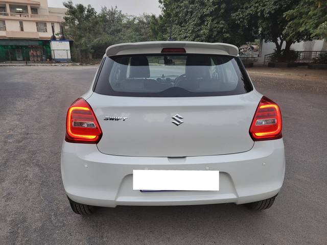 https://images10.gaadi.com/usedcar_image/4221248/original/processed_1cb470bc65df05d4ba3baebe609a0e89.jpg?imwidth=6402