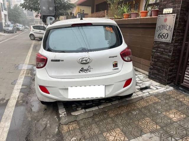 https://images10.gaadi.com/usedcar_image/4221254/original/processed_cce97363-3236-4bad-95f4-59707cd06493.jpeg?imwidth=6401