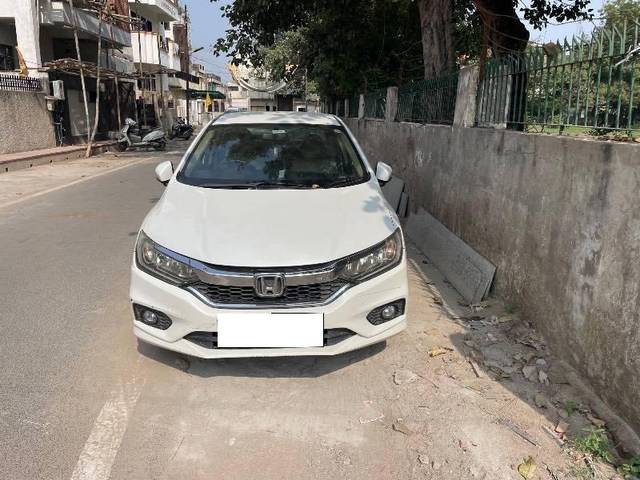 https://images10.gaadi.com/usedcar_image/4221278/original/processed_62313add-8b25-40a4-99e7-eb47c2c8bb6b.jpeg?imwidth=6402