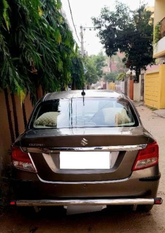 https://images10.gaadi.com/usedcar_image/4221316/original/processed_56db7709-7695-4890-91e3-a9d82dd43c78.jpg?imwidth=6401