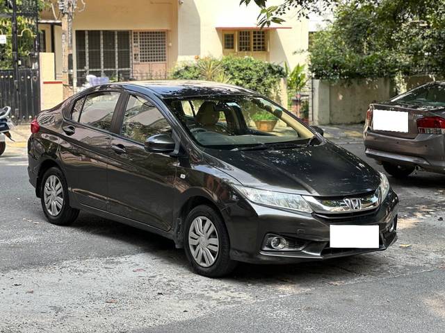 https://images10.gaadi.com/usedcar_image/4221318/original/processed_338a266b621af1bdb627ad612e02390c.jpg?imwidth=6400