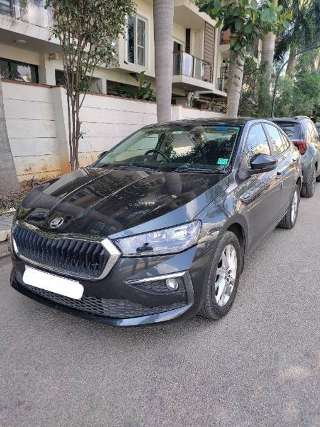 https://images10.gaadi.com/usedcar_image/4221322/original/e5de32cf2f23fda11ed7365ecc349974.jpg?imwidth=6400