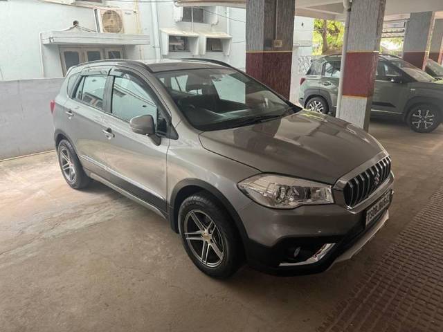 https://images10.gaadi.com/usedcar_image/4221339/original/processed_0b1c27f6-2aee-43d6-bf0f-2e0371d83e47.jpeg?imwidth=6400