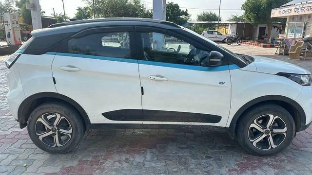 https://images10.gaadi.com/usedcar_image/4221375/original/processed_fe981a80-1fa9-4982-a49f-b59df61480bb.jpeg?imwidth=6401