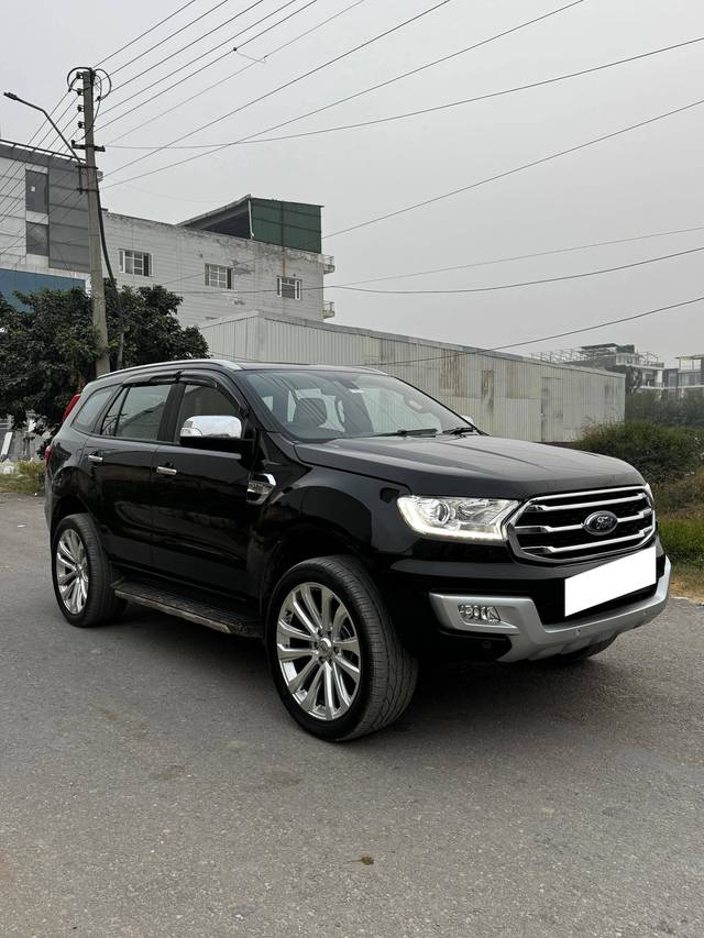 https://images10.gaadi.com/usedcar_image/4221434/original/processed_8129c9226428f68f232f714c85ec0d79.jpg?imwidth=6400