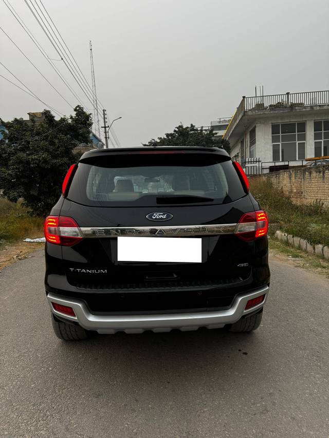 https://images10.gaadi.com/usedcar_image/4221434/original/processed_f4b9420b65eed4b35f29a76d29639911.jpg?imwidth=6401