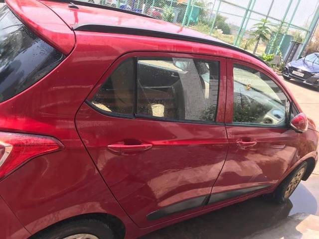 https://images10.gaadi.com/usedcar_image/4221452/original/processed_e5ffdc53-a853-41b8-a42d-10473cc157e1.jpg?imwidth=6402