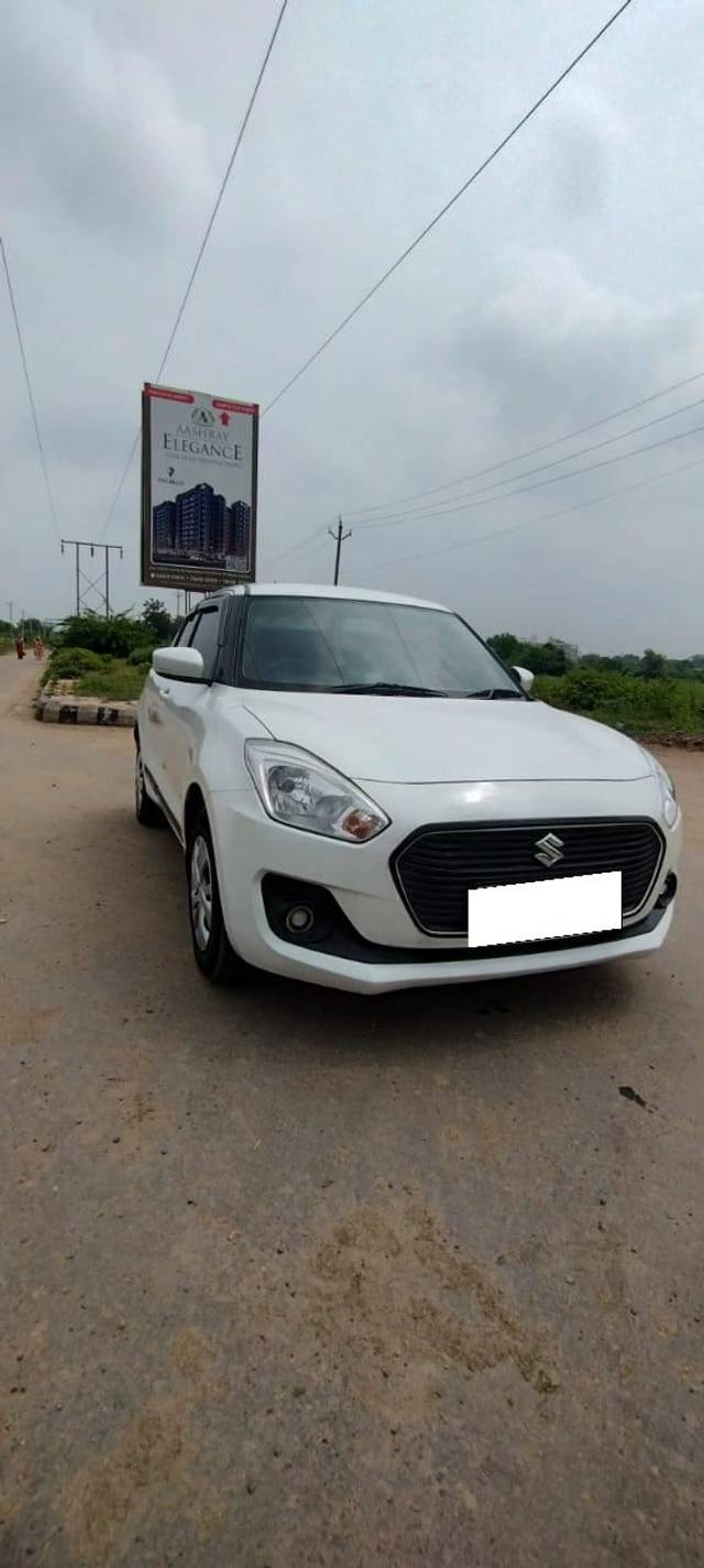 https://images10.gaadi.com/usedcar_image/4221454/original/processed_7bd758b49b048ca9ef524bec85cdecf6.jpg?imwidth=6400