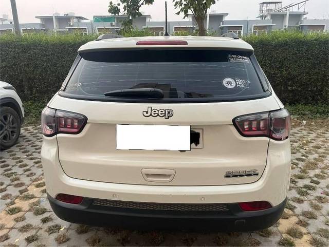 https://images10.gaadi.com/usedcar_image/4221469/original/processed_b4ab1d72-09c9-41f6-8128-d4961c9bc687.jpg?imwidth=6401