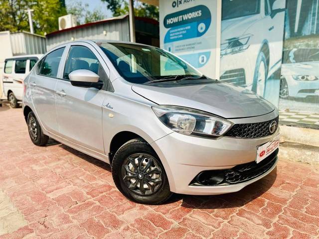 https://images10.gaadi.com/usedcar_image/4221532/original/processed_6b27ed31698aacb6ffe39de6ce095ecf.jpg?imwidth=6400