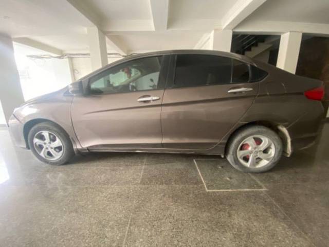 https://images10.gaadi.com/usedcar_image/4221570/original/97cd99a57f60f89e890f8e9d1c567578.jpg?imwidth=6402