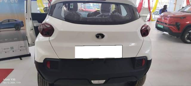 https://images10.gaadi.com/usedcar_image/4221591/original/processed_78bb606a-0406-4908-a4cf-c9adddc420d8.jpeg?imwidth=6401