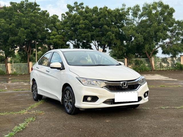 https://images10.gaadi.com/usedcar_image/4221612/original/processed_5ad149efa6d49c3c7e8cc43ffeac8fb6.jpg?imwidth=6400