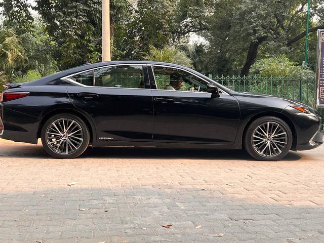 https://images10.gaadi.com/usedcar_image/4221667/original/processed_0d838efdeb917323d67a657722c5cd52.jpg?imwidth=6401