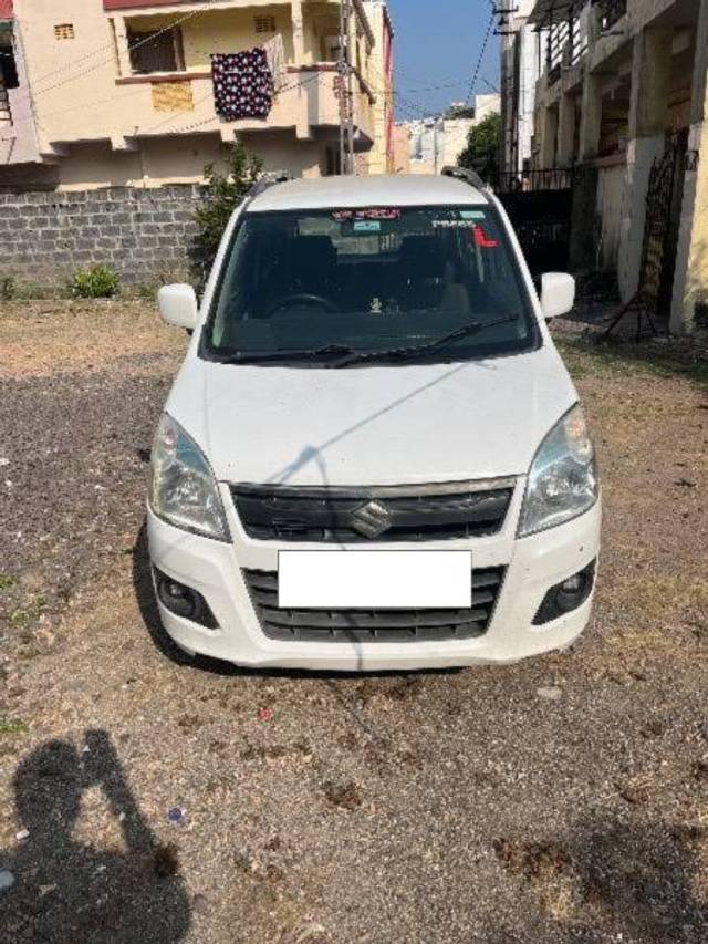 https://images10.gaadi.com/usedcar_image/4221693/original/processed_c4b3884b-eab6-414a-b7fa-7395d3f8d7ab.jpeg?imwidth=6402