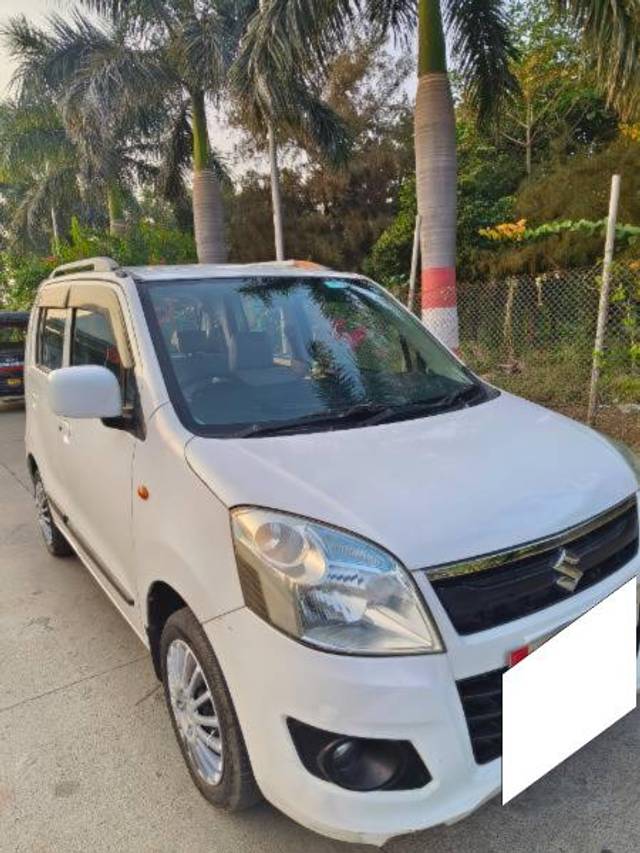 https://images10.gaadi.com/usedcar_image/4221700/original/processed_c23587b1-d20e-4868-b706-6b69879d2e50.jpg?imwidth=6400