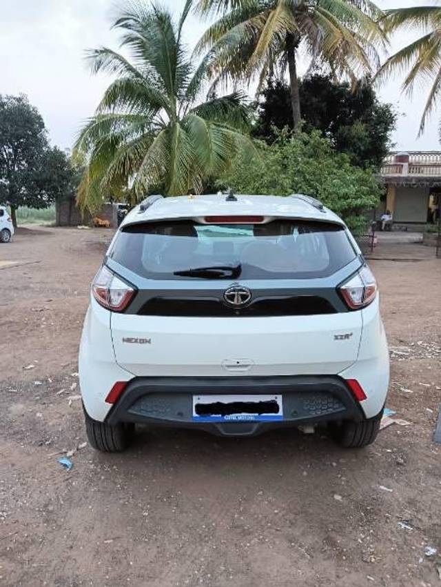 https://images10.gaadi.com/usedcar_image/4221731/original/processed_b6e0d458-4821-4b99-a935-61378ae1d1bf.jpg?imwidth=6401