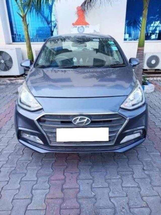 https://images10.gaadi.com/usedcar_image/4221736/original/processed_a6de9256-06b5-4434-86c6-1a12733db4e7.jpg?imwidth=6401