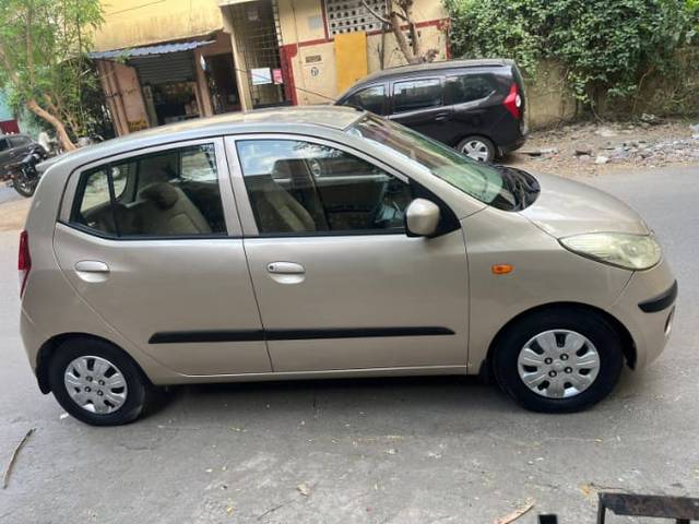 https://images10.gaadi.com/usedcar_image/4221744/original/4c01627e754d0982cb327410d3375fb8.jpg?imwidth=6401