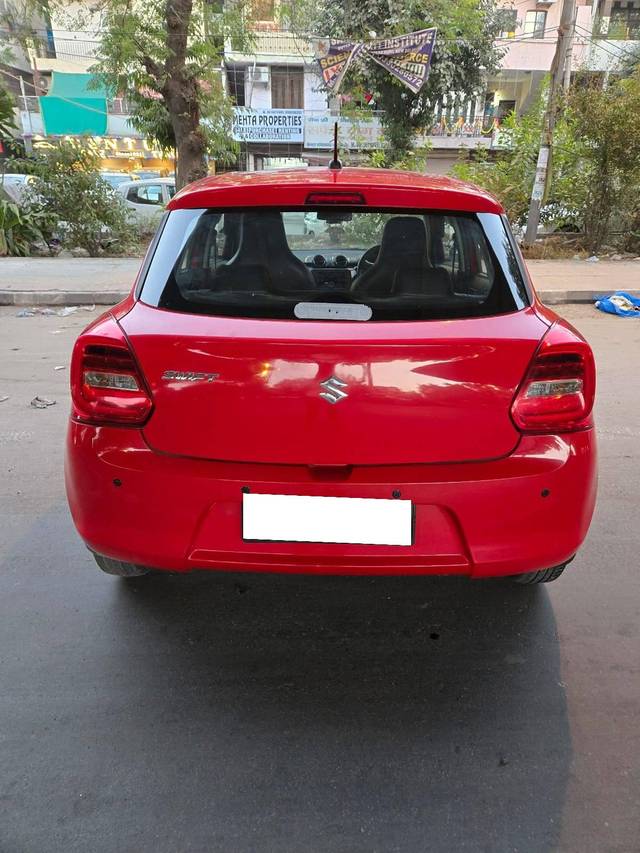 https://images10.gaadi.com/usedcar_image/4221792/original/processed_823ea0d9b34575b95bf95fb8f351163d.jpg?imwidth=6402