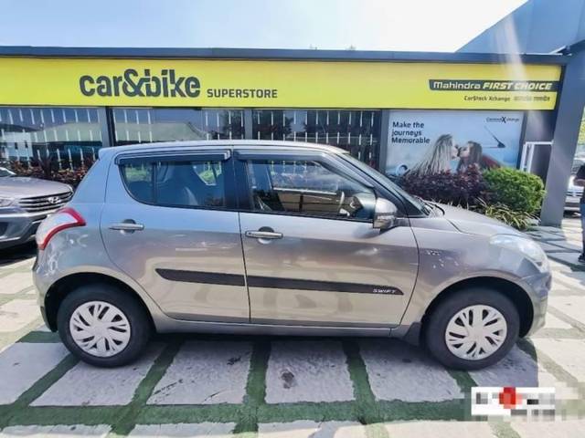 https://images10.gaadi.com/usedcar_image/4221867/original/processed_fe1be5394e6137fdf052ef8bd2ac3a81.jpg?imwidth=6401