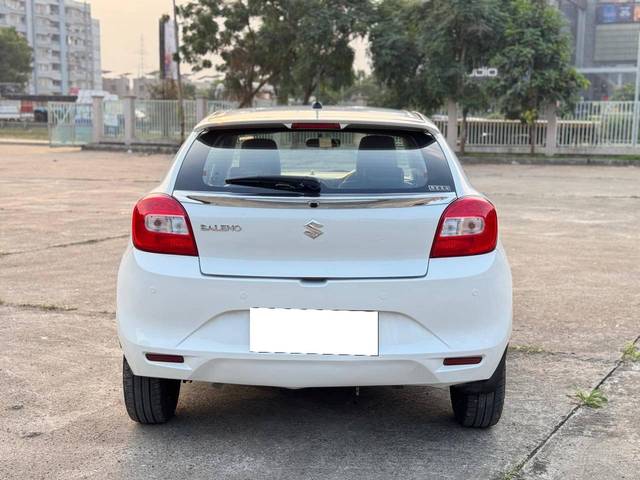 https://images10.gaadi.com/usedcar_image/4221906/original/processed_b9974db89f10f348b2e1c77cce491800.jpg?imwidth=6402