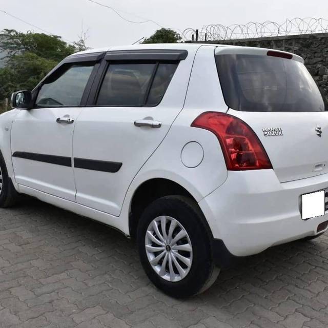 https://images10.gaadi.com/usedcar_image/4221945/original/processed_64cc4043c244a5e9ea8d8f5169e471b1.jpg?imwidth=6402