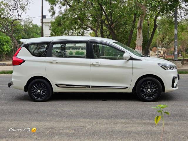 https://images10.gaadi.com/usedcar_image/4221955/original/processed_15a005c026da828832b2dc187e4a6859.jpg?imwidth=6401