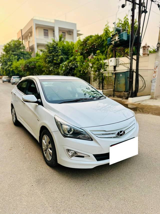 https://images10.gaadi.com/usedcar_image/4221992/original/processed_0779c8ba9c0bcca9dfa31a8066a74c3d.jpg?imwidth=6400