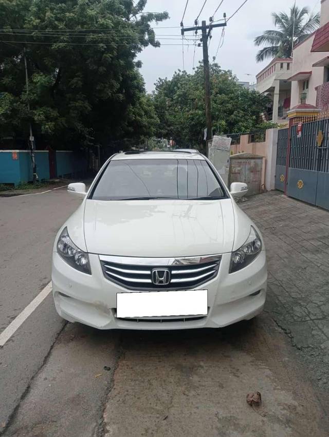 https://images10.gaadi.com/usedcar_image/4222012/original/processed_520aee5ba3403fbf14ac68fc5ed0d710.jpg?imwidth=6400