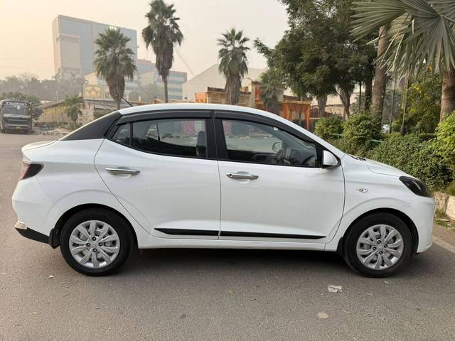 https://images10.gaadi.com/usedcar_image/4222040/original/processed_c729caf52710a67d908400bd81c1df6d.jpg?imwidth=6401