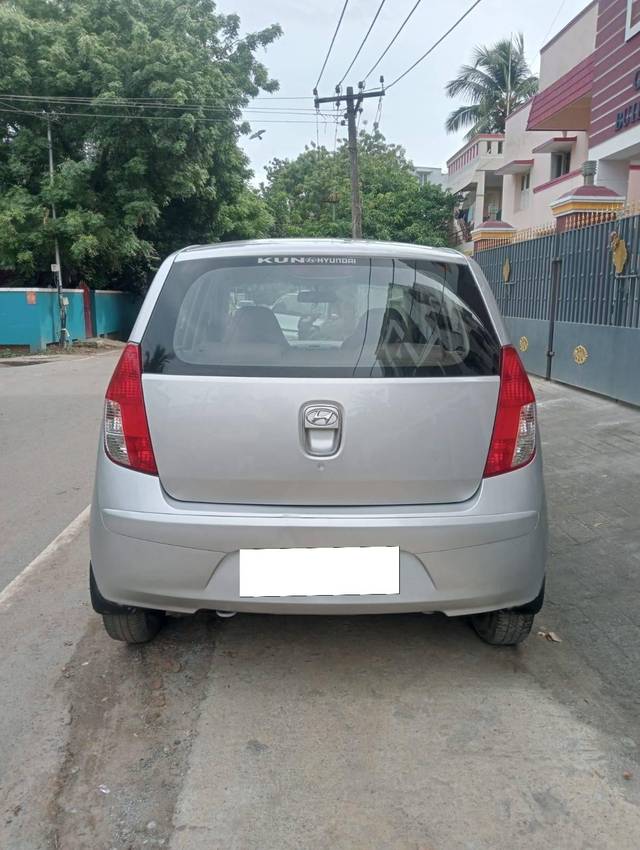 https://images10.gaadi.com/usedcar_image/4222095/original/processed_ff677796e87c26e0a484bf40a0c295b5.jpg?imwidth=6401