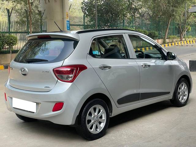 https://images10.gaadi.com/usedcar_image/4222106/original/processed_1be33f6a0664148ba17add5231d1980e.jpg?imwidth=6402