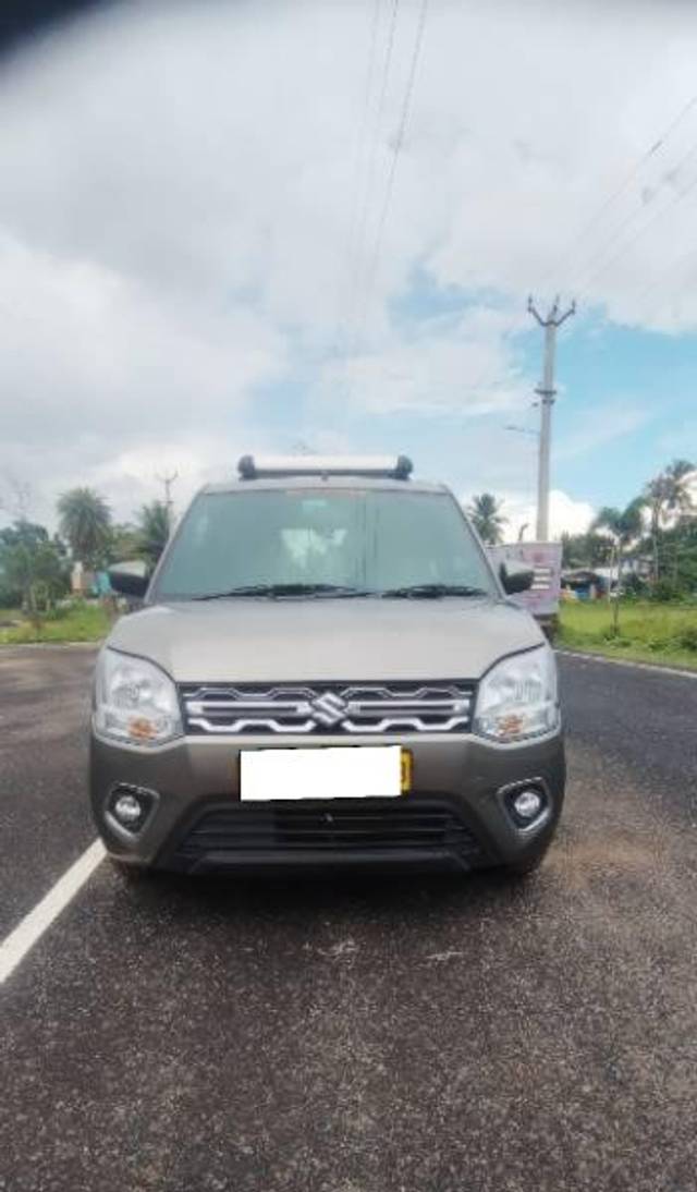 https://images10.gaadi.com/usedcar_image/4222147/original/processed_c314df8c-26a0-40e3-9d79-b7953e192ce2.jpg?imwidth=6400