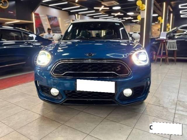 https://images10.gaadi.com/usedcar_image/4222160/original/processed_0227c4ad37081eaf9245cbc060cfe43e.jpg?imwidth=6402