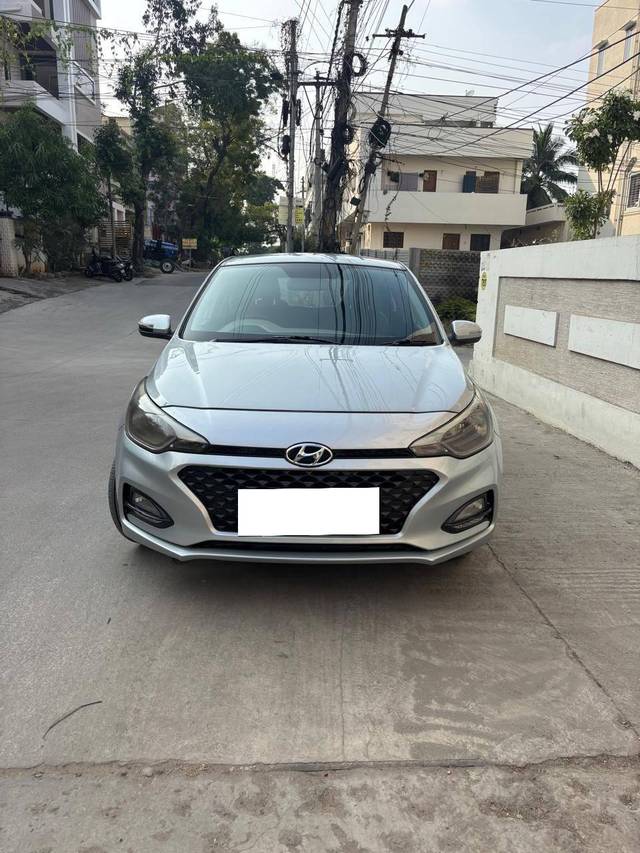 https://images10.gaadi.com/usedcar_image/4222228/original/processed_0faf7aef49e223059f525dd1fc91bdfe.jpg?imwidth=6402