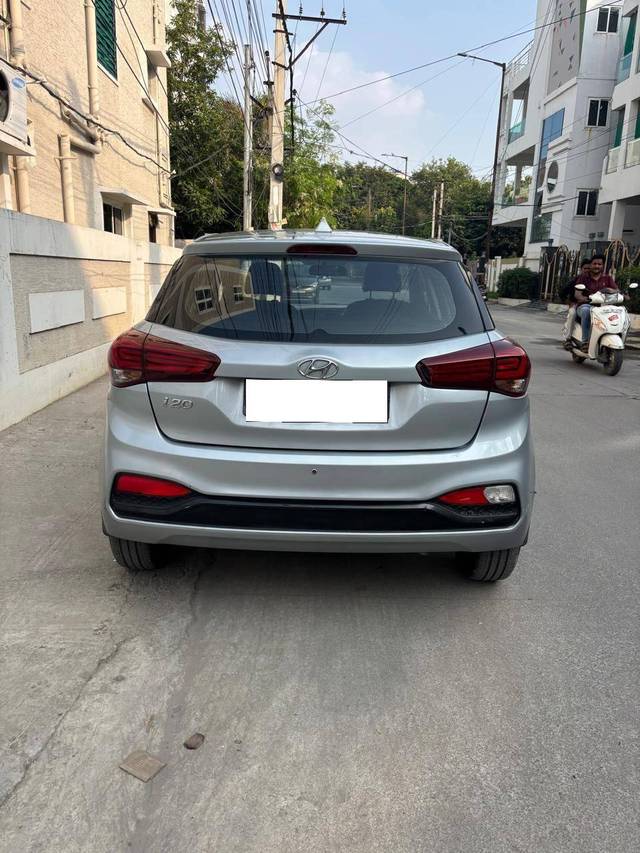 https://images10.gaadi.com/usedcar_image/4222228/original/processed_4fb2dee5e010fd42229341426a4d6947.jpg?imwidth=6401