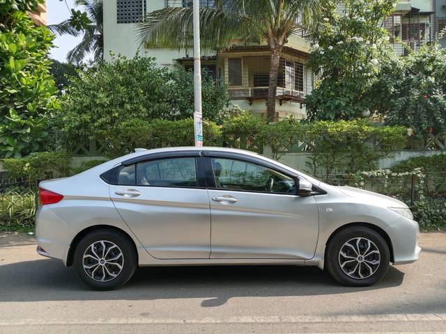 https://images10.gaadi.com/usedcar_image/4222247/original/e5104886c3c9030034f0e7e79799d5a4.jpeg?imwidth=6401