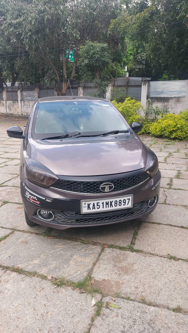 https://images10.gaadi.com/usedcar_image/4222272/original/processed_8da275d25d9f920b1982f1de779a6a8f.jpg?imwidth=6402