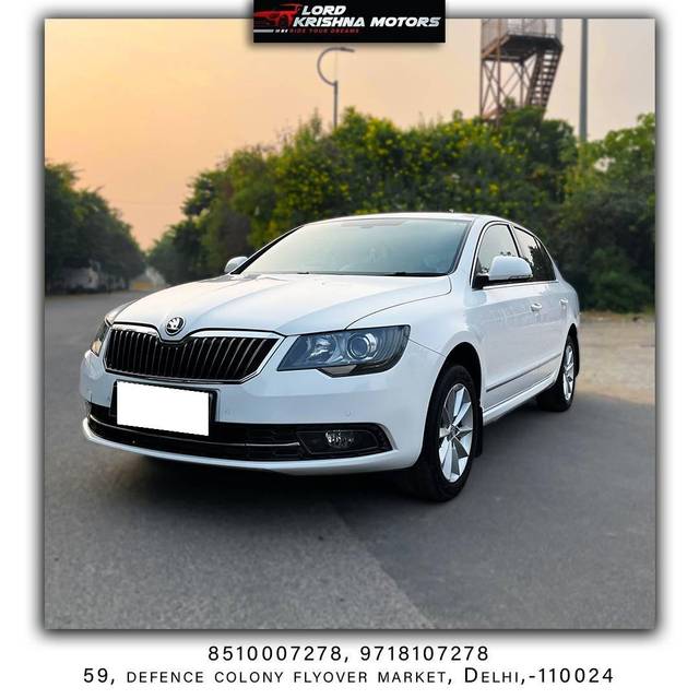 https://images10.gaadi.com/usedcar_image/4222306/original/processed_38fcb445f29b2f258491764515f42c5d.jpg?imwidth=6400