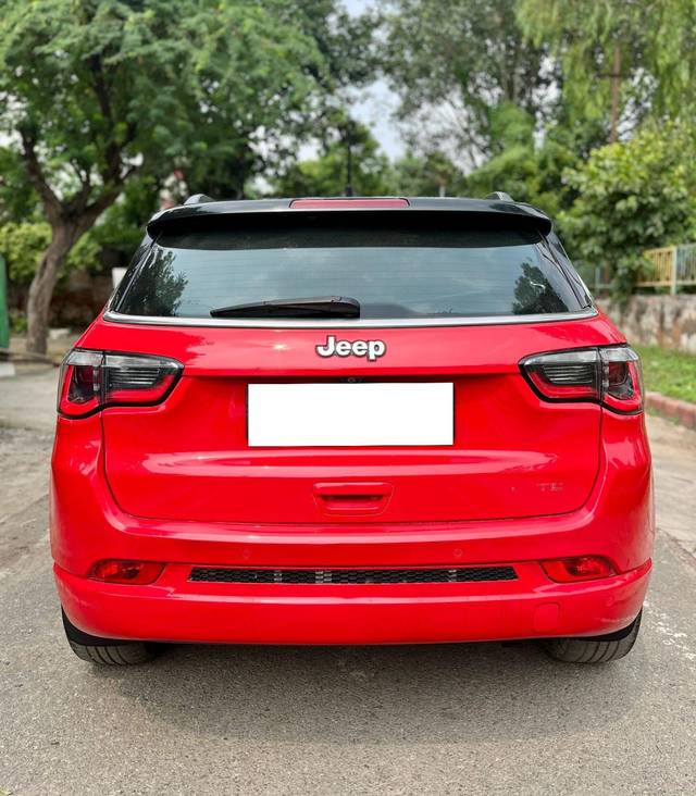 https://images10.gaadi.com/usedcar_image/4222321/original/processed_a9ce2fb47170e9fdcfd4fd0e0314c769.jpg?imwidth=6402